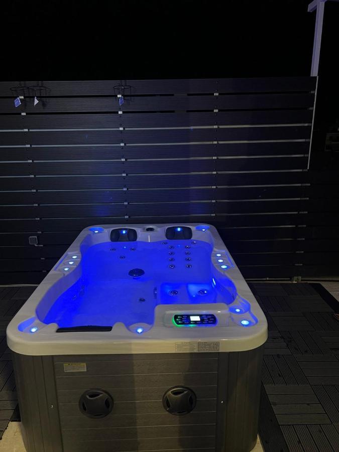 Loft Spa Greece - Enjoy Our Jacuzzi Kalamata Esterno foto